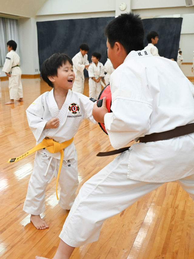 みんな打て打て、ミット打ち！