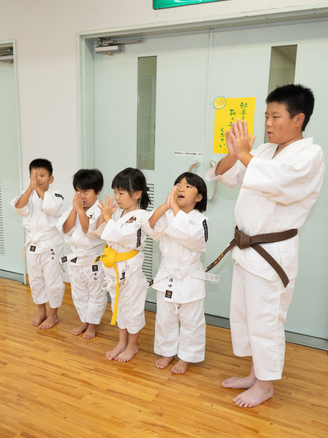 今日は何回？　合掌礼